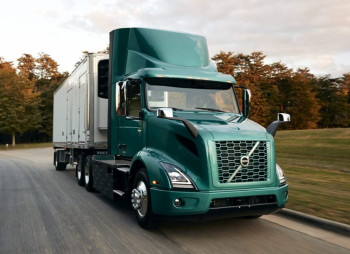 Китайська компанія Geely скорочує частку у Volvo, але залишиться довгостроковим інвестором