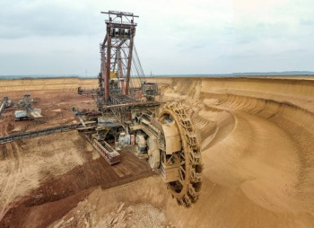 Азербайджанська NEQSOL придбає найбільшого виробника титану в Україні