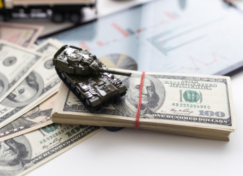 Война в Украине увеличила мировые расходы на оборону до $2,46 трлн 