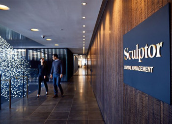 Американская Sculptor Capital Management собрала около $1 млрд для своего оппортунистического фонда 
