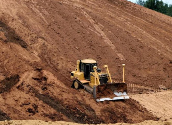 Компанія Ріната Ахметова за півроку купила 4-ту ліцензію на видобуток глини за 3,4 млн грн