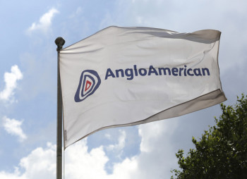 Южноафриканский производитель цемента и стройматериалов Anglo American Plc отказывается от половины акций в СП