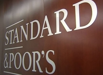 S&P понизило долгосрочный кредитный рейтинг России