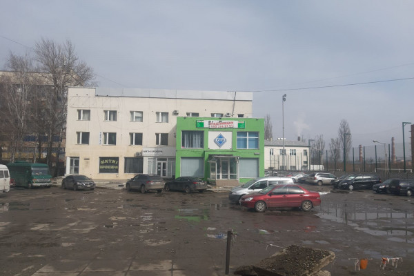 Отдельно стоящее здание коммерческого назначения 1000 кв.м. в Черновцах