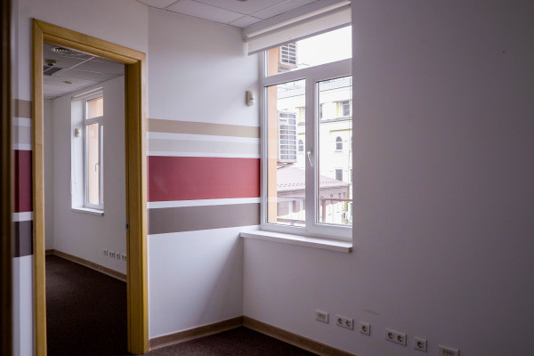 Торгово-офисный центр в Киеве на Подоле