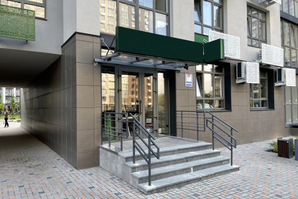 Продажа сети магазинов у дома с современным концептом