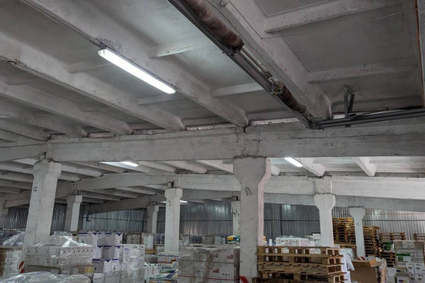 Warehouse complex with an office of 2270 m2, Chernivtsi for sale