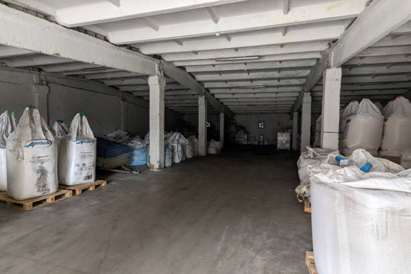 Warehouse complex with an office of 2270 m2, Chernivtsi for sale