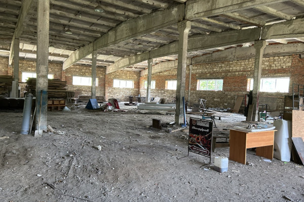 Land plot of 14 hectares with a warehouse of 3500 m2 and a concrete plant in the Kyiv region for sale