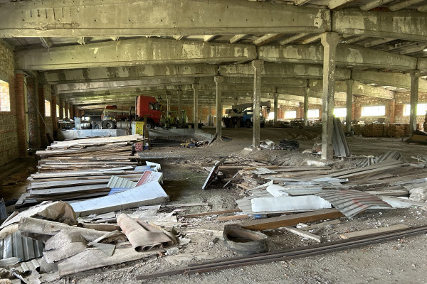 Land plot of 14 hectares with a warehouse of 3500 m2 and a concrete plant in the Kyiv region for sale