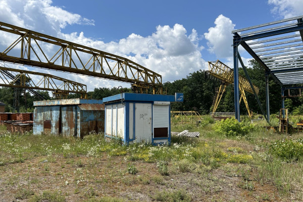 Land plot of 14 hectares with a warehouse of 3500 m2 and a concrete plant in the Kyiv region for sale