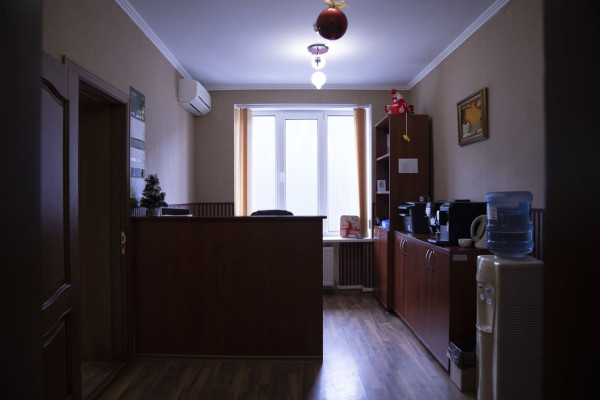 Продаж промислово-складських приміщень з офісом 2900 м2 та ділянкою 1,9 га, Хмельницька область, Богданівці