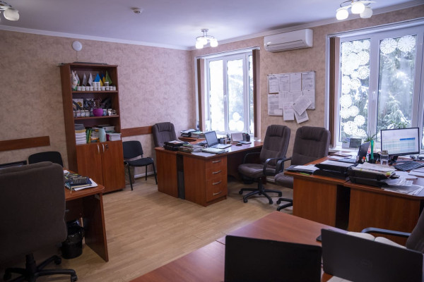 Продаж промислово-складських приміщень з офісом 2900 м2 та ділянкою 1,9 га, Хмельницька область, Богданівці