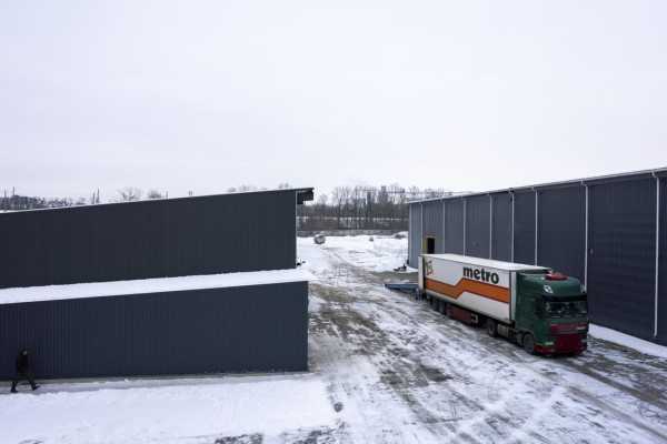 Продаж промислово-складських приміщень з офісом 2900 м2 та ділянкою 1,9 га, Хмельницька область, Богданівці