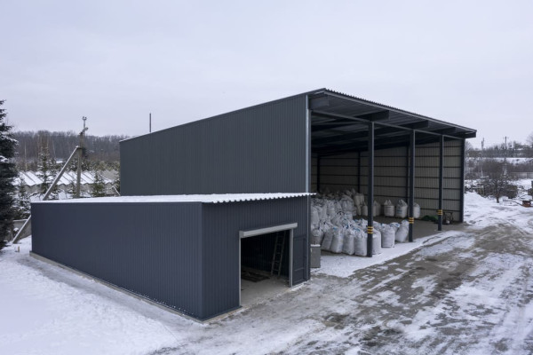 Продаж промислово-складських приміщень з офісом 2900 м2 та ділянкою 1,9 га, Хмельницька область, Богданівці