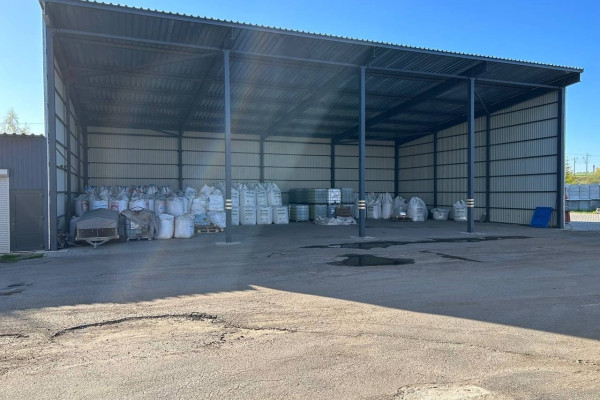 Продаж промислово-складських приміщень з офісом 2900 м2 та ділянкою 1,9 га, Хмельницька область, Богданівці