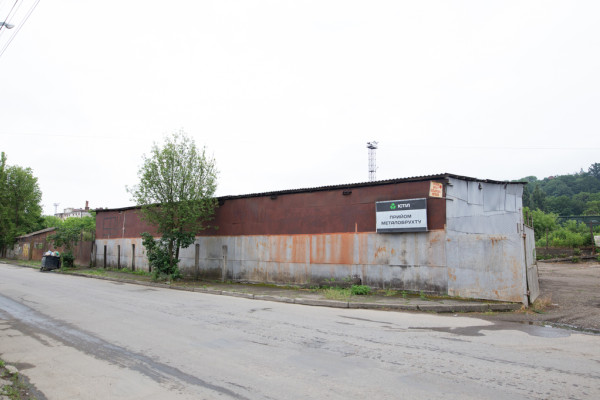Продається група комерційних приміщень 4690 м2 у м. Чернівці біля залізничного вокзалу
