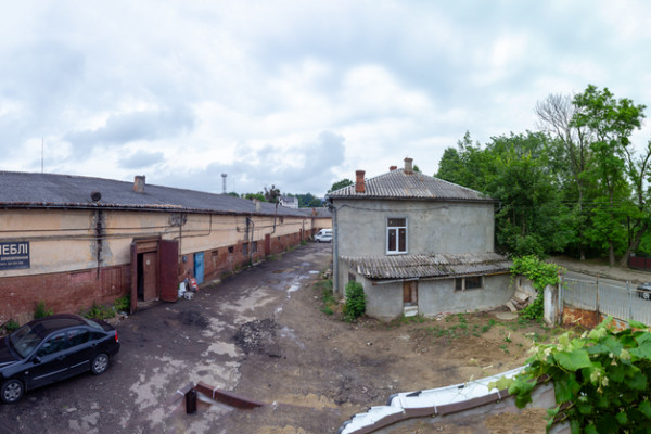 Продається група комерційних приміщень 4690 м2 у м. Чернівці біля залізничного вокзалу
