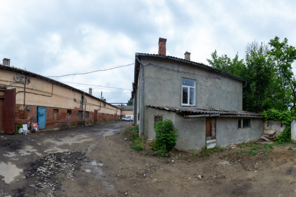 Продається група комерційних приміщень 4690 м2 у м. Чернівці біля залізничного вокзалу