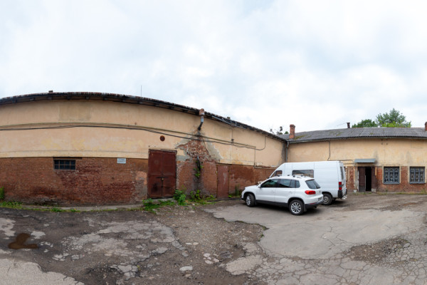 Продається група комерційних приміщень 4690 м2 у м. Чернівці біля залізничного вокзалу