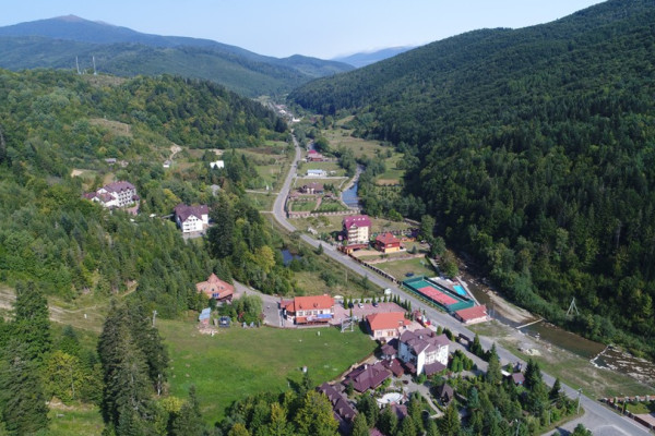 Продажа базы отдыха "Форель" под реконструкцию / редевелопмент в Закарпатье