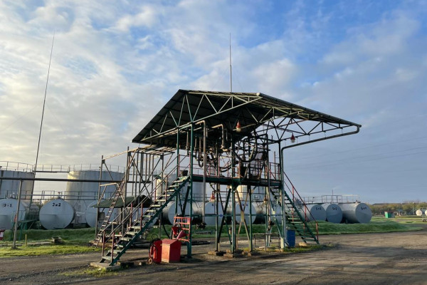 Oil refinery complex for storage and processing of petroleum products (Western Ukraine) for sale