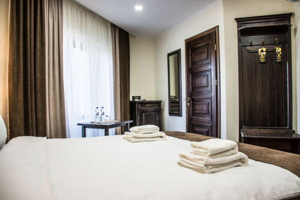 Hotel "Synevyrskiy Pereval" in Transcarpathia for sale