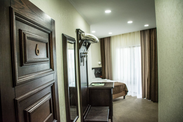 Hotel "Synevyrskiy Pereval" in Transcarpathia for sale