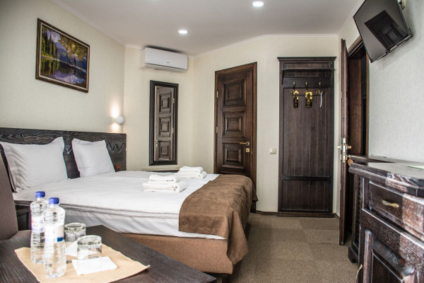 Hotel "Synevyrskiy Pereval" in Transcarpathia for sale