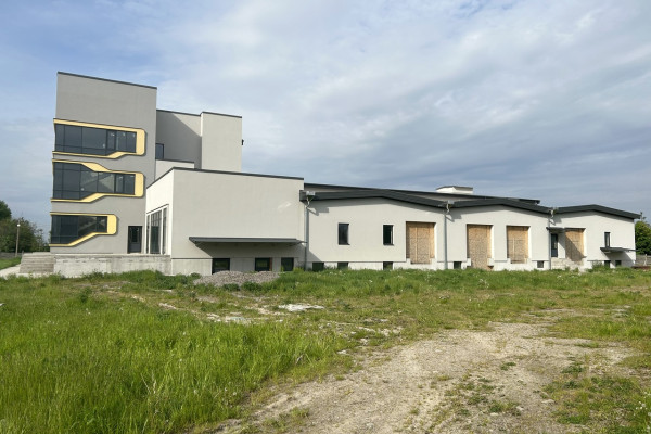 Продаж коммерційної нерухомості промислового призначення 6000 м2 біля Києва