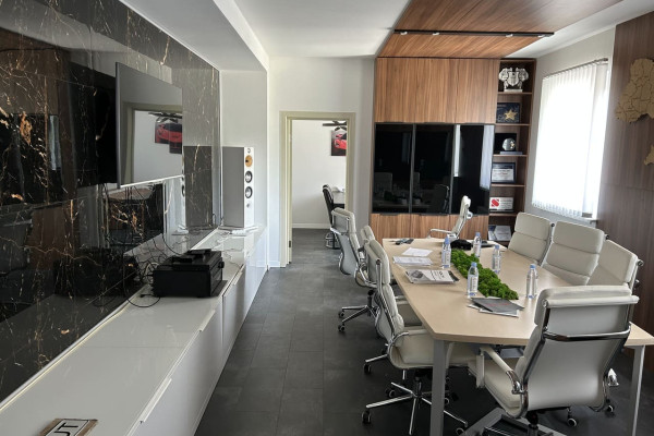 Продаж виробничого комплексу 2250 м2 з ділянкою 1,5 га у м. Українка, Обухівський район