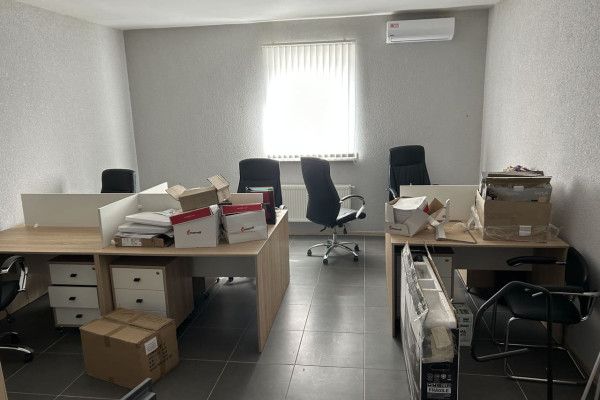 Продаж виробничого комплексу 2250 м2 з ділянкою 1,5 га у м. Українка, Обухівський район