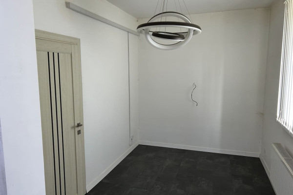 Продаж виробничого комплексу 2250 м2 з ділянкою 1,5 га у м. Українка, Обухівський район