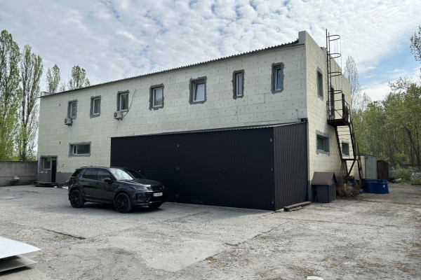 Продаж виробничого комплексу 2250 м2 з ділянкою 1,5 га у м. Українка, Обухівський район