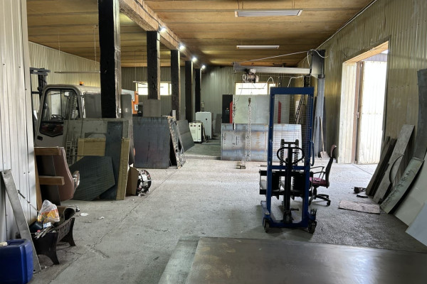 Продаж виробничого комплексу 2250 м2 з ділянкою 1,5 га у м. Українка, Обухівський район