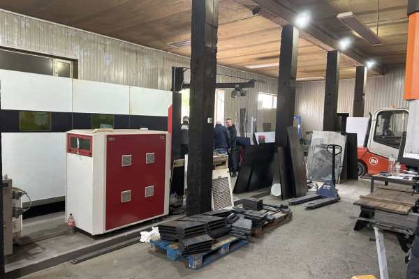 Продаж виробничого комплексу 2250 м2 з ділянкою 1,5 га у м. Українка, Обухівський район