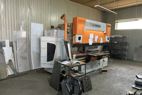 Продаж виробничого комплексу 2250 м2 з ділянкою 1,5 га у м. Українка, Обухівський район