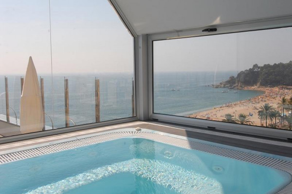 Hotel first line in Lloret de Mar (Spain)