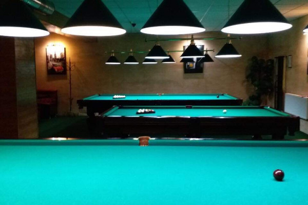 Современное кафе с бильярдным залом и гостиничными номерами в Белгороде-Днестровском