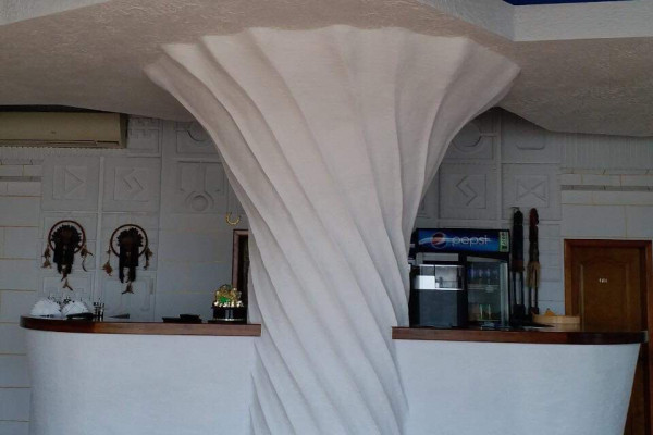 Современное кафе с бильярдным залом и гостиничными номерами в Белгороде-Днестровском