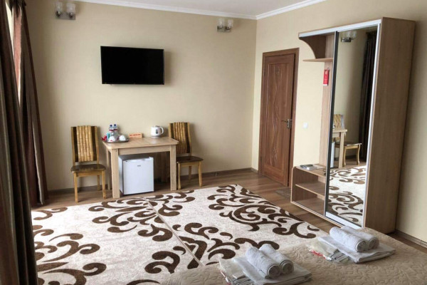 Современное кафе с бильярдным залом и гостиничными номерами в Белгороде-Днестровском