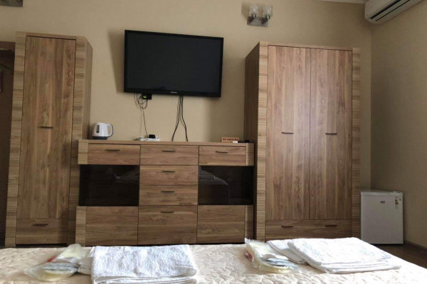 Современное кафе с бильярдным залом и гостиничными номерами в Белгороде-Днестровском