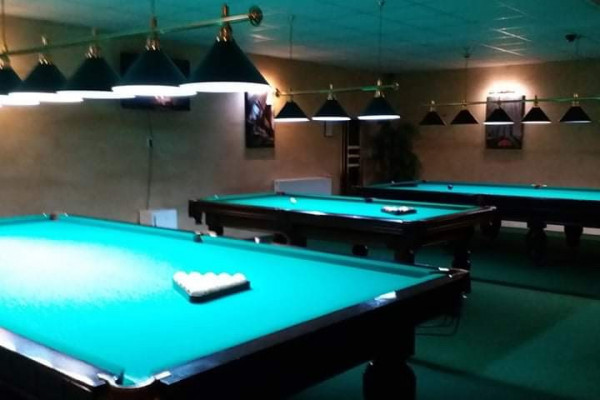 Современное кафе с бильярдным залом и гостиничными номерами в Белгороде-Днестровском