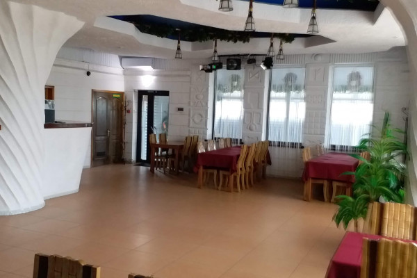 Современное кафе с бильярдным залом и гостиничными номерами в Белгороде-Днестровском