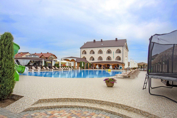 Roksolana hotel in Zaliznyi Port (Zhelezny Port)