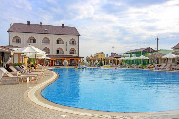 Roksolana hotel in Zaliznyi Port (Zhelezny Port)