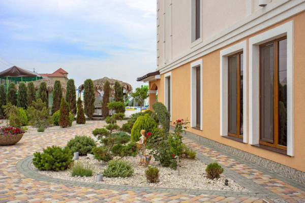 Roksolana hotel in Zaliznyi Port (Zhelezny Port)