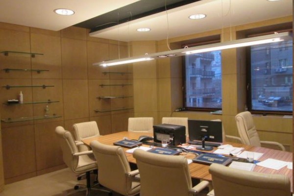 Продажа офисных помещений в г. Киеве на пл. Победы