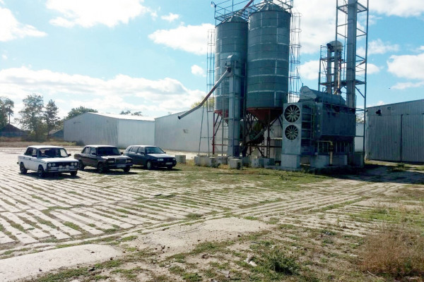 Компания в сфере зернового трейдинга с элеватором 7000 тонн хранения в Харьковской области