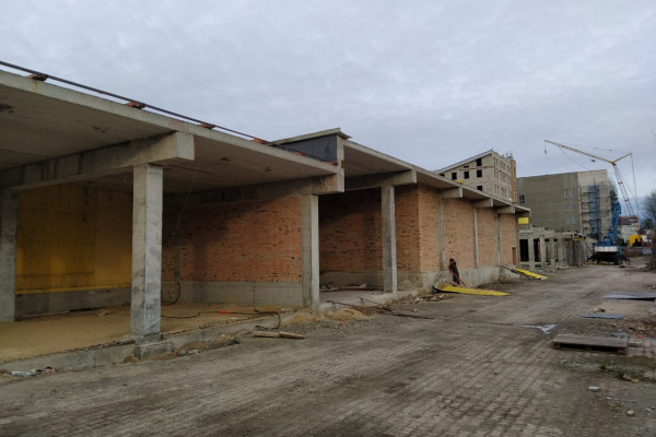 Продажа части площадей в торговом комплексе  г. Ровно 2360 кв.м. с  20% доходностью 